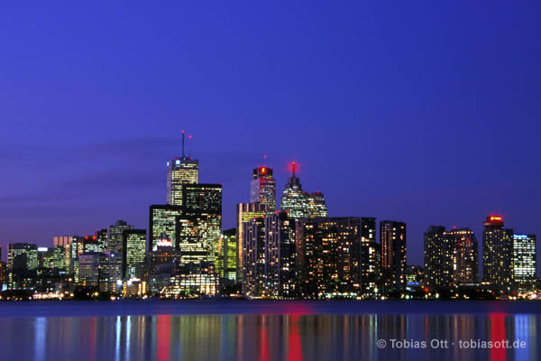 Skyline Toronto in der blauen Stunde